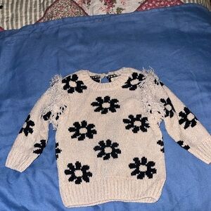 Cuts baby girl sweater stylish just in time for winter❤️